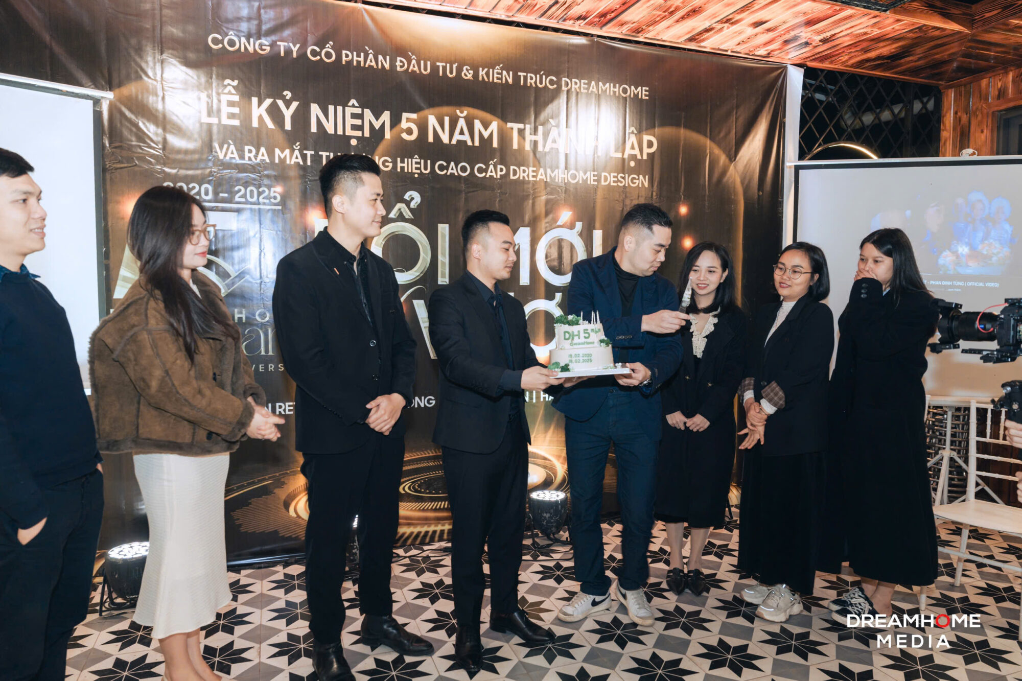 Kỷ Niệm 5 Năm Thành Lập DreamHome 16 z6335090911926 bfcda74eda4842b618c073fe8d351d36